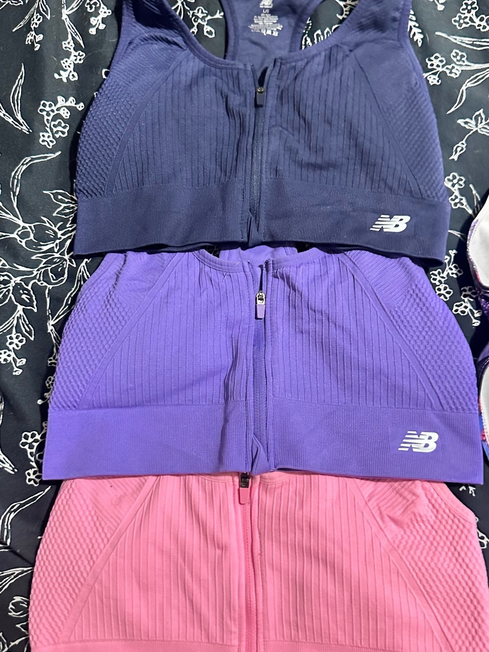 New Balance Zip-Front Sports Bras & Vibrant Purple-Pink Printed Set with shorts - Picture 2 of 8